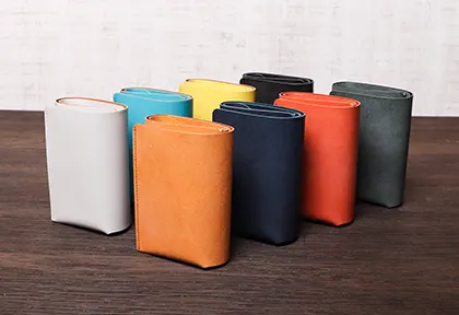 ファブリック しっかり入ってコンパクトな財布 TRI-FOLD WALLET